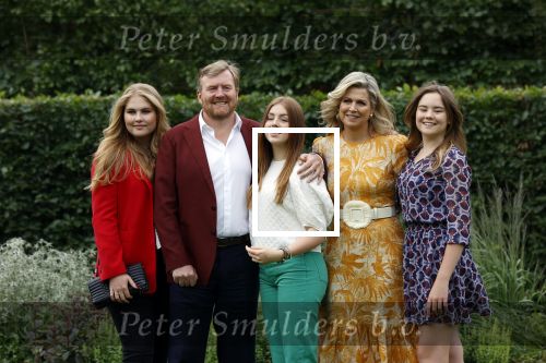 Den haag 16 juli 2021
Koninklijk fotouurtje met Koning Willem Alexander Koningin Maxima Prinses Amalia Alexia en Ariane in de tuin van Paleis Huis ten Bosch.