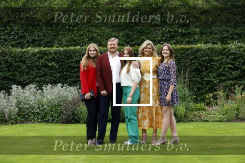 Den haag 16 juli 2021
Koninklijk fotouurtje met Koning Willem Alexander Koningin Maxima Prinses Amalia Alexia en Ariane in de tuin van Paleis Huis ten Bosch.