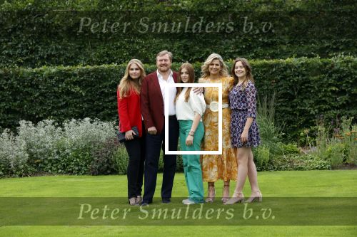 Den haag 16 juli 2021
Koninklijk fotouurtje met Koning Willem Alexander Koningin Maxima Prinses Amalia Alexia en Ariane in de tuin van Paleis Huis ten Bosch.