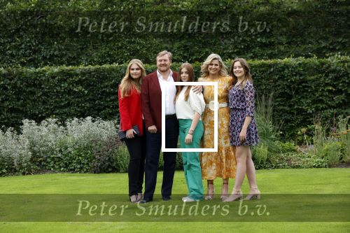 Den haag 16 juli 2021
Koninklijk fotouurtje met Koning Willem Alexander Koningin Maxima Prinses Amalia Alexia en Ariane in de tuin van Paleis Huis ten Bosch.