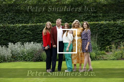 Den haag 16 juli 2021
Koninklijk fotouurtje met Koning Willem Alexander Koningin Maxima Prinses Amalia Alexia en Ariane in de tuin van Paleis Huis ten Bosch.