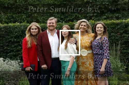 Den haag 16 juli 2021
Koninklijk fotouurtje met Koning Willem Alexander Koningin Maxima Prinses Amalia Alexia en Ariane in de tuin van Paleis Huis ten Bosch.
