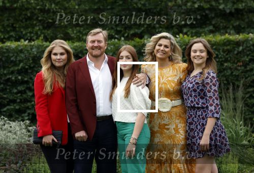 Den haag 16 juli 2021
Koninklijk fotouurtje met Koning Willem Alexander Koningin Maxima Prinses Amalia Alexia en Ariane in de tuin van Paleis Huis ten Bosch.