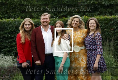 Den haag 16 juli 2021
Koninklijk fotouurtje met Koning Willem Alexander Koningin Maxima Prinses Amalia Alexia en Ariane in de tuin van Paleis Huis ten Bosch.