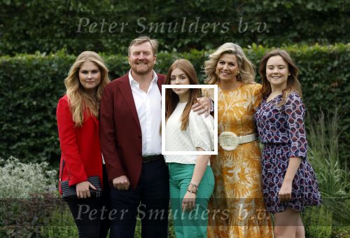 Den haag 16 juli 2021
Koninklijk fotouurtje met Koning Willem Alexander Koningin Maxima Prinses Amalia Alexia en Ariane in de tuin van Paleis Huis ten Bosch.