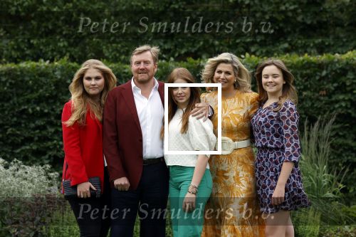 Den haag 16 juli 2021
Koninklijk fotouurtje met Koning Willem Alexander Koningin Maxima Prinses Amalia Alexia en Ariane in de tuin van Paleis Huis ten Bosch.