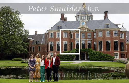 Den haag 16 juli 2021
Koninklijk fotouurtje met Koning Willem Alexander Koningin Maxima Prinses Amalia Alexia en Ariane in de tuin van Paleis Huis ten Bosch.
