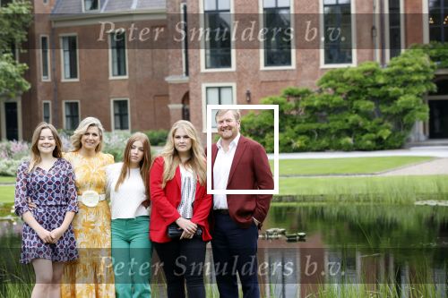 Den haag 16 juli 2021
Koninklijk fotouurtje met Koning Willem Alexander Koningin Maxima Prinses Amalia Alexia en Ariane in de tuin van Paleis Huis ten Bosch.