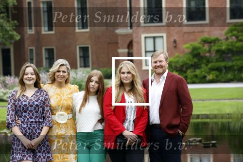 Den haag 16 juli 2021
Koninklijk fotouurtje met Koning Willem Alexander Koningin Maxima Prinses Amalia Alexia en Ariane in de tuin van Paleis Huis ten Bosch.