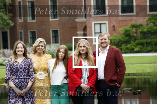 Den haag 16 juli 2021
Koninklijk fotouurtje met Koning Willem Alexander Koningin Maxima Prinses Amalia Alexia en Ariane in de tuin van Paleis Huis ten Bosch.