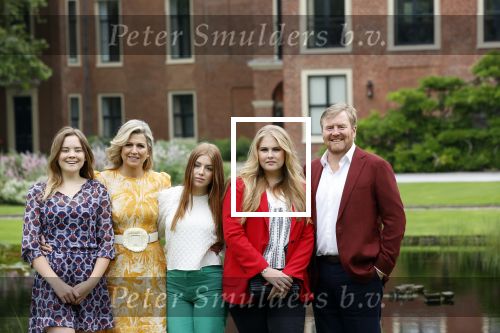 Den haag 16 juli 2021
Koninklijk fotouurtje met Koning Willem Alexander Koningin Maxima Prinses Amalia Alexia en Ariane in de tuin van Paleis Huis ten Bosch.
