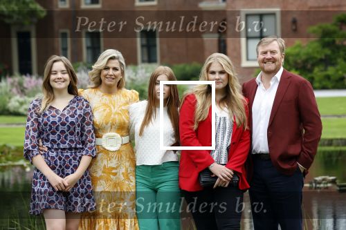 Den haag 16 juli 2021
Koninklijk fotouurtje met Koning Willem Alexander Koningin Maxima Prinses Amalia Alexia en Ariane in de tuin van Paleis Huis ten Bosch.