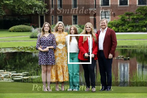Den haag 16 juli 2021
Koninklijk fotouurtje met Koning Willem Alexander Koningin Maxima Prinses Amalia Alexia en Ariane in de tuin van Paleis Huis ten Bosch.