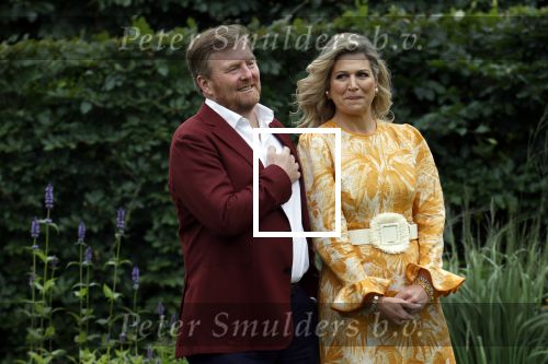 Den haag 16 juli 2021
Koninklijk fotouurtje met Koning Willem Alexander Koningin Maxima Prinses Amalia Alexia en Ariane in de tuin van Paleis Huis ten Bosch.
