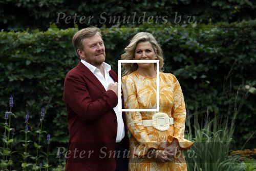 Den haag 16 juli 2021
Koninklijk fotouurtje met Koning Willem Alexander Koningin Maxima Prinses Amalia Alexia en Ariane in de tuin van Paleis Huis ten Bosch.