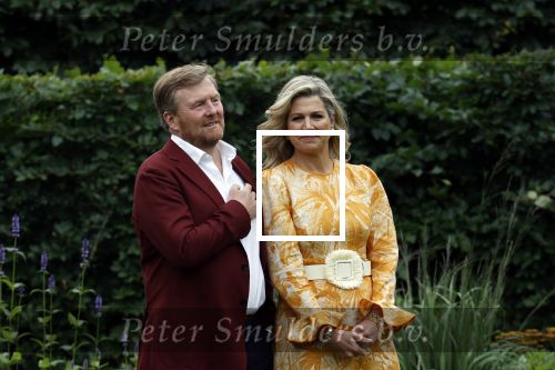 Den haag 16 juli 2021
Koninklijk fotouurtje met Koning Willem Alexander Koningin Maxima Prinses Amalia Alexia en Ariane in de tuin van Paleis Huis ten Bosch.