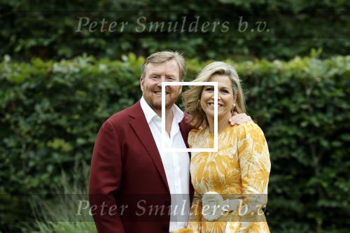 Den haag 16 juli 2021
Koninklijk fotouurtje met Koning Willem Alexander Koningin Maxima Prinses Amalia Alexia en Ariane in de tuin van Paleis Huis ten Bosch.