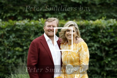 Den haag 16 juli 2021
Koninklijk fotouurtje met Koning Willem Alexander Koningin Maxima Prinses Amalia Alexia en Ariane in de tuin van Paleis Huis ten Bosch.