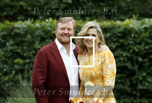 Den haag 16 juli 2021
Koninklijk fotouurtje met Koning Willem Alexander Koningin Maxima Prinses Amalia Alexia en Ariane in de tuin van Paleis Huis ten Bosch.