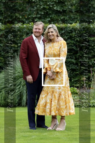 Den haag 16 juli 2021
Koninklijk fotouurtje met Koning Willem Alexander Koningin Maxima Prinses Amalia Alexia en Ariane in de tuin van Paleis Huis ten Bosch.