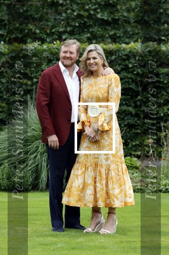 Den haag 16 juli 2021
Koninklijk fotouurtje met Koning Willem Alexander Koningin Maxima Prinses Amalia Alexia en Ariane in de tuin van Paleis Huis ten Bosch.