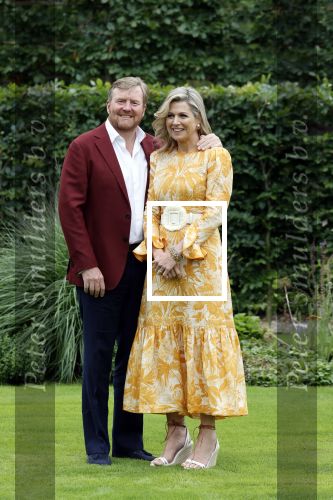 Den haag 16 juli 2021
Koninklijk fotouurtje met Koning Willem Alexander Koningin Maxima Prinses Amalia Alexia en Ariane in de tuin van Paleis Huis ten Bosch.