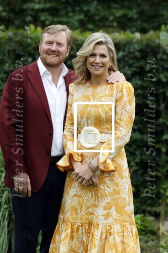 Den haag 16 juli 2021
Koninklijk fotouurtje met Koning Willem Alexander Koningin Maxima Prinses Amalia Alexia en Ariane in de tuin van Paleis Huis ten Bosch.