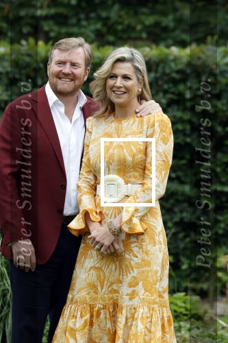 Den haag 16 juli 2021
Koninklijk fotouurtje met Koning Willem Alexander Koningin Maxima Prinses Amalia Alexia en Ariane in de tuin van Paleis Huis ten Bosch.