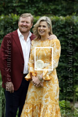Den haag 16 juli 2021
Koninklijk fotouurtje met Koning Willem Alexander Koningin Maxima Prinses Amalia Alexia en Ariane in de tuin van Paleis Huis ten Bosch.
