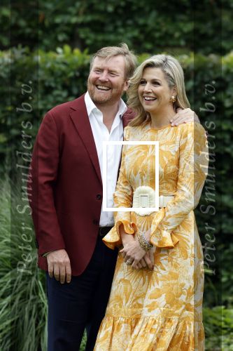 Den haag 16 juli 2021
Koninklijk fotouurtje met Koning Willem Alexander Koningin Maxima Prinses Amalia Alexia en Ariane in de tuin van Paleis Huis ten Bosch.