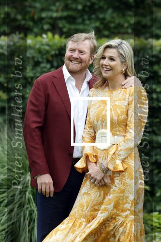 Den haag 16 juli 2021
Koninklijk fotouurtje met Koning Willem Alexander Koningin Maxima Prinses Amalia Alexia en Ariane in de tuin van Paleis Huis ten Bosch.