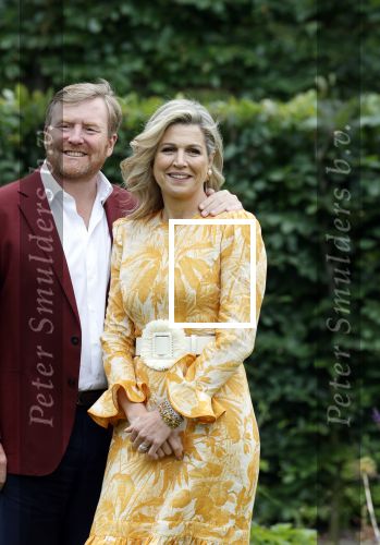 Den haag 16 juli 2021
Koninklijk fotouurtje met Koning Willem Alexander Koningin Maxima Prinses Amalia Alexia en Ariane in de tuin van Paleis Huis ten Bosch.