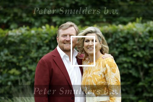 Den haag 16 juli 2021
Koninklijk fotouurtje met Koning Willem Alexander Koningin Maxima Prinses Amalia Alexia en Ariane in de tuin van Paleis Huis ten Bosch.