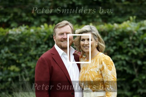 Den haag 16 juli 2021
Koninklijk fotouurtje met Koning Willem Alexander Koningin Maxima Prinses Amalia Alexia en Ariane in de tuin van Paleis Huis ten Bosch.