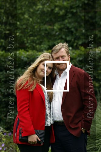 Den haag 16 juli 2021
Koninklijk fotouurtje met Koning Willem Alexander Koningin Maxima Prinses Amalia Alexia en Ariane in de tuin van Paleis Huis ten Bosch.