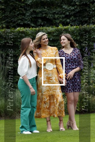 Den haag 16 juli 2021
Koninklijk fotouurtje met Koning Willem Alexander Koningin Maxima Prinses Amalia Alexia en Ariane in de tuin van Paleis Huis ten Bosch.