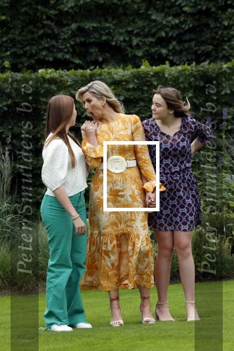 Den haag 16 juli 2021
Koninklijk fotouurtje met Koning Willem Alexander Koningin Maxima Prinses Amalia Alexia en Ariane in de tuin van Paleis Huis ten Bosch.