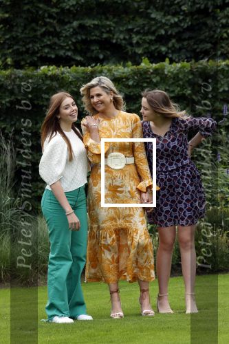Den haag 16 juli 2021
Koninklijk fotouurtje met Koning Willem Alexander Koningin Maxima Prinses Amalia Alexia en Ariane in de tuin van Paleis Huis ten Bosch.