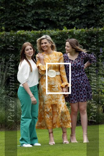 Den haag 16 juli 2021
Koninklijk fotouurtje met Koning Willem Alexander Koningin Maxima Prinses Amalia Alexia en Ariane in de tuin van Paleis Huis ten Bosch.