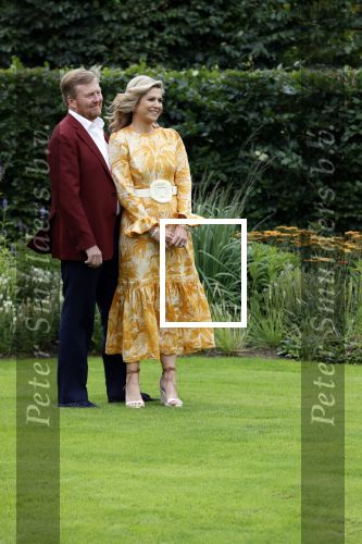 Den haag 16 juli 2021
Koninklijk fotouurtje met Koning Willem Alexander Koningin Maxima Prinses Amalia Alexia en Ariane in de tuin van Paleis Huis ten Bosch.