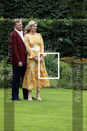 Den haag 16 juli 2021
Koninklijk fotouurtje met Koning Willem Alexander Koningin Maxima Prinses Amalia Alexia en Ariane in de tuin van Paleis Huis ten Bosch.