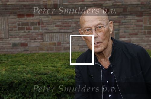 Amsterdam 11 juli 2021
Koos v Dijk , manager Herman Brood op zijn sterfdag bij bankje bij het Hilton Hotel