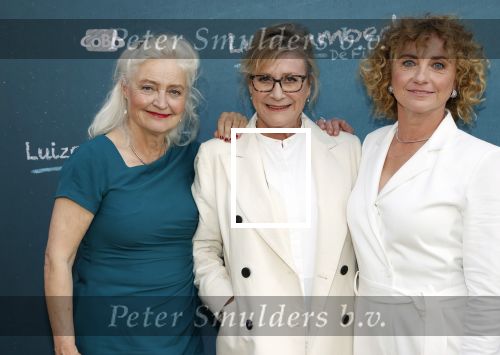Amsterdam 16 juli 2021
Premiere de Luizenmoeder in Tuschinski.
V.l.n.r. Leny Breederveld, Beppie Melissen en Bianca Krijgsman
