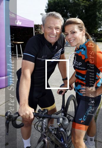 Zevenhuizen 4 juli 2021
Leontien v Moorsel Wendy v Dijk en Anouk Smulders gaan met 500 vrouwen de Amstel Gold race rijden . Vandaag was er een training . Ook Michael Zijlaard en zijn broer Ron reden mee.