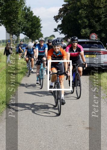 Zevenhuizen 4 juli 2021
Leontien v Moorsel Wendy v Dijk en Anouk Smulders gaan met 500 vrouwen de Amstel Gold race rijden . Vandaag was er een training . Ook Michael Zijlaard en zijn broer Ron reden mee.