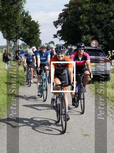 Zevenhuizen 4 juli 2021
Leontien v Moorsel Wendy v Dijk en Anouk Smulders gaan met 500 vrouwen de Amstel Gold race rijden . Vandaag was er een training . Ook Michael Zijlaard en zijn broer Ron reden mee.