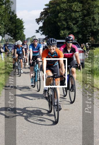 Zevenhuizen 4 juli 2021
Leontien v Moorsel Wendy v Dijk en Anouk Smulders gaan met 500 vrouwen de Amstel Gold race rijden . Vandaag was er een training . Ook Michael Zijlaard en zijn broer Ron reden mee.