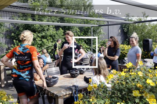 Zevenhuizen 4 juli 2021
Leontien v Moorsel Wendy v Dijk en Anouk Smulders gaan met 500 vrouwen de Amstel Gold race rijden . Vandaag was er een training . Ook Michael Zijlaard en zijn broer Ron reden mee.