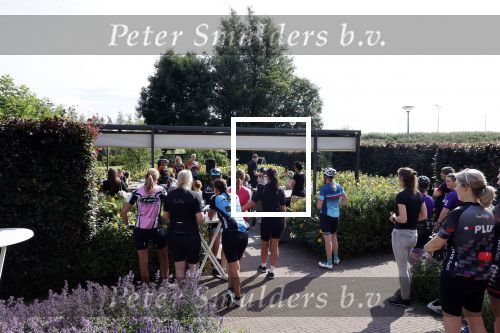 Zevenhuizen 4 juli 2021
Leontien v Moorsel Wendy v Dijk en Anouk Smulders gaan met 500 vrouwen de Amstel Gold race rijden . Vandaag was er een training . Ook Michael Zijlaard en zijn broer Ron reden mee.