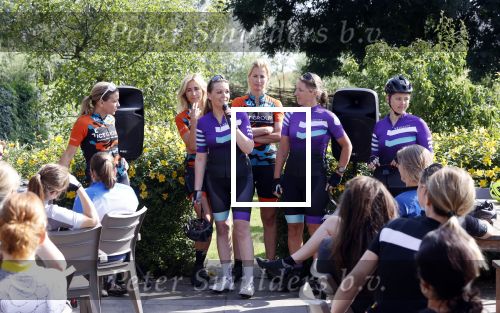 Zevenhuizen 4 juli 2021
Leontien v Moorsel Wendy v Dijk en Anouk Smulders gaan met 500 vrouwen de Amstel Gold race rijden . Vandaag was er een training . Ook Michael Zijlaard en zijn broer Ron reden mee.